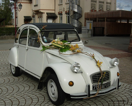 La Citro n 2CV deuxchevaux appel e famili re la deuche est une