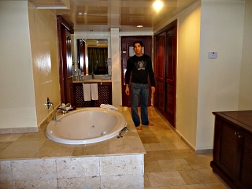 l'entrée ouvre sur le spa !
