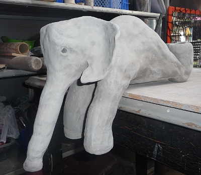 modelage d'un éléphant à poser modelage d'un éléphant à poser