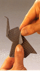 18 origami - Rabattre les oreilles vers l'arrière.  Voici un superbe éléphant...