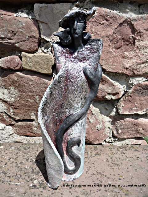 "homme qui murmurait à l'oreille des chats" 2010 © Michèle Ruffin